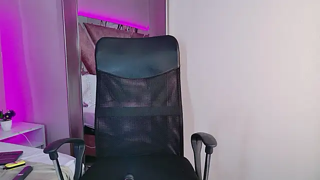 Larabrooks live sex cam