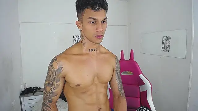 Leonard_Price live sex cam