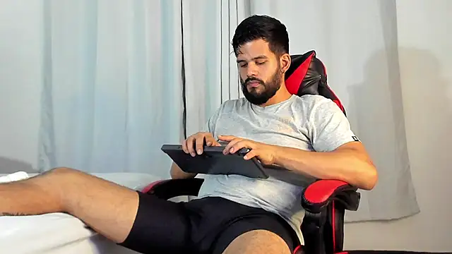 LucasBeaumont live sex cam