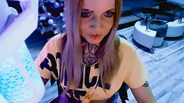 InesGold's cam snapshot