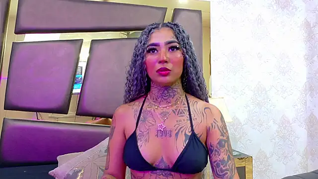 EmilieLake's cam snapshot