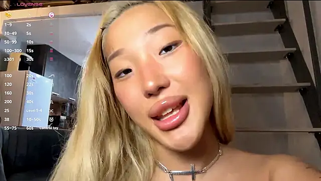 EIeniVanwart live sex cam