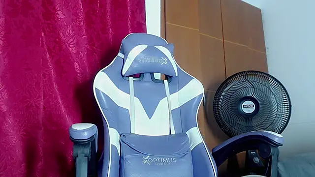 Johnny_cagee_ live sex cam