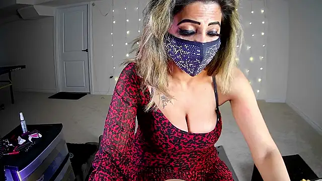 Ravishing_Roma live sex cam