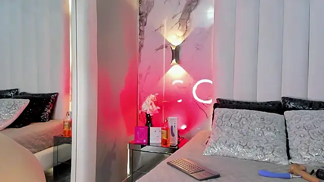 ZaraKnox's cam snapshot