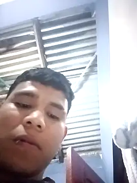 Oscariin96 live sex cam