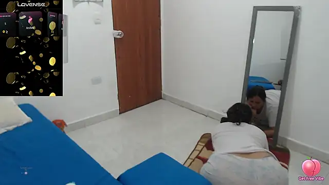 Laura_fox1's cam snapshot