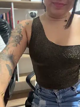 Pretty_Isadora's cam snapshot