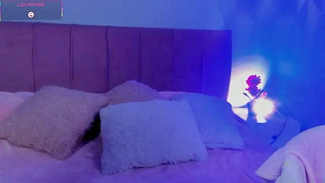 ela_petit's cam snapshot