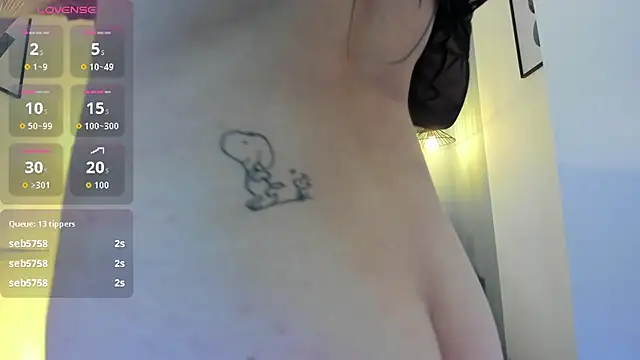 zoe-moreau's cam snapshot