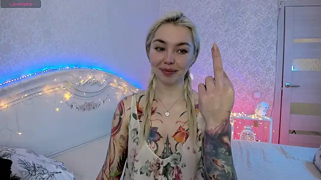 LillyMoure_'s cam snapshot