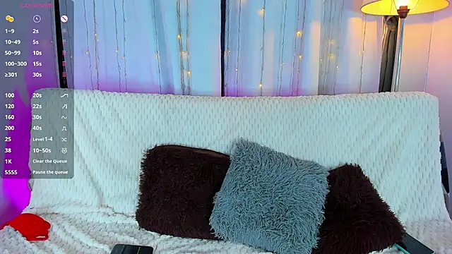 whitney_white_'s cam snapshot