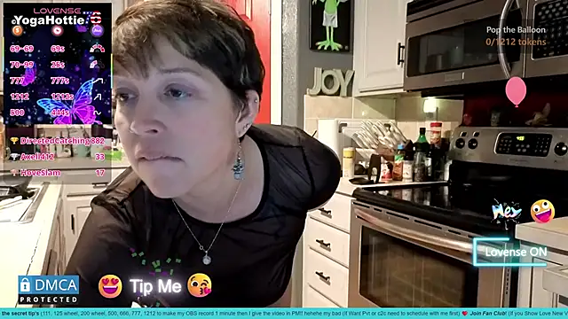 YogaHottie76's cam snapshot