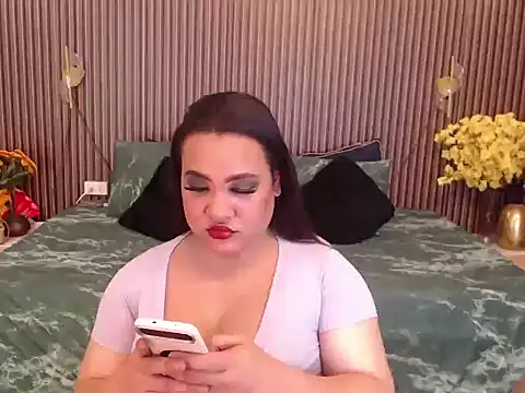 Hotcum_ella live sex cam