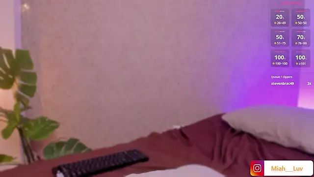 miah_luv's cam snapshot