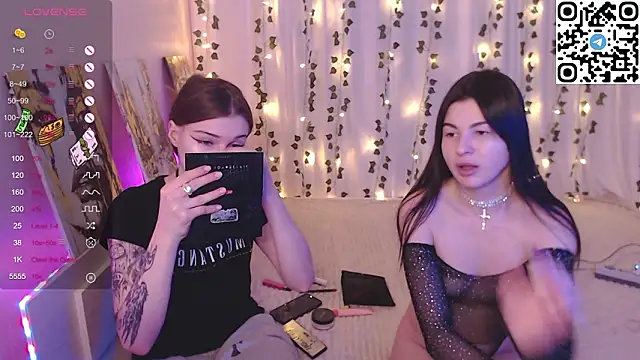 Nutsy_and_Stephanie's cam snapshot