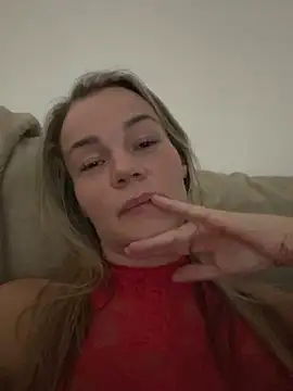 Cutebrowneyes_'s cam snapshot