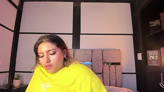 AmbarBrownn_'s cam snapshot