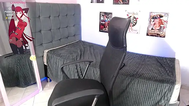 britany_teen18's cam snapshot