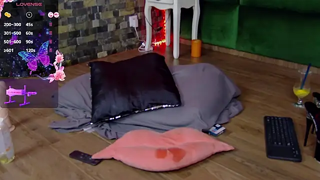 SelenSummer's cam snapshot