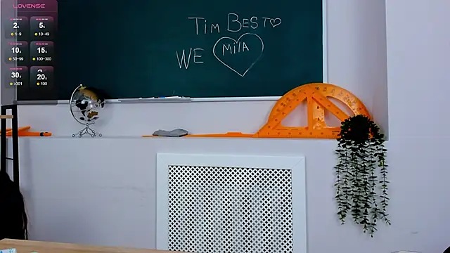 milaleoneli's cam snapshot