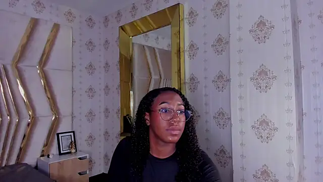 Qeen_blackk live sex cam