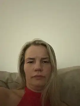 Cutebrowneyes_'s cam snapshot