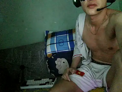 boyhigh1997 live sex cam