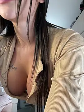 Emmily_19's cam snapshot