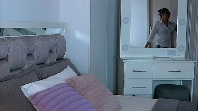 Camilaa_bueno's cam snapshot