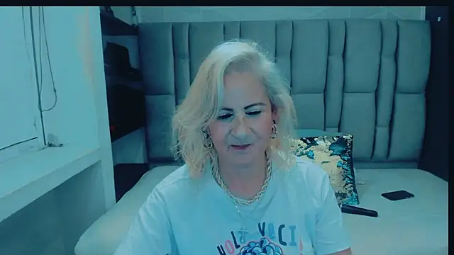 ScarletHoot_'s cam snapshot