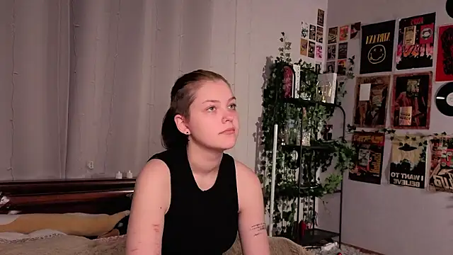 BevHanni's cam snapshot