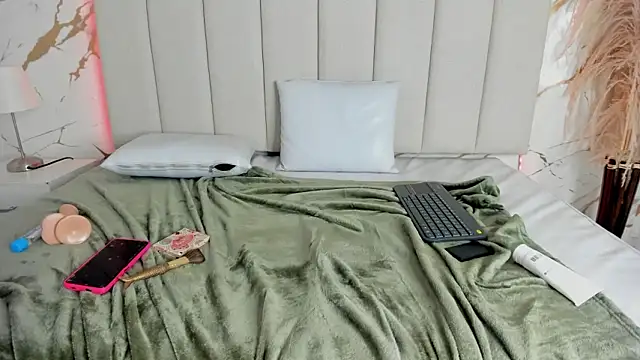 mia_serena_'s cam snapshot