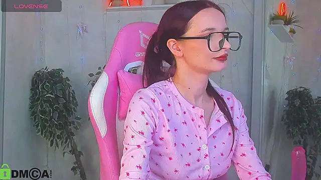 Alicia_Adammss's cam snapshot