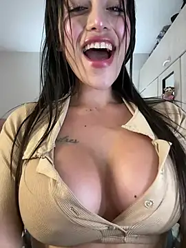 Emmily_19 live sex cam