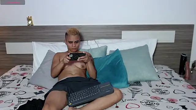 Liiamthompson live sex cam