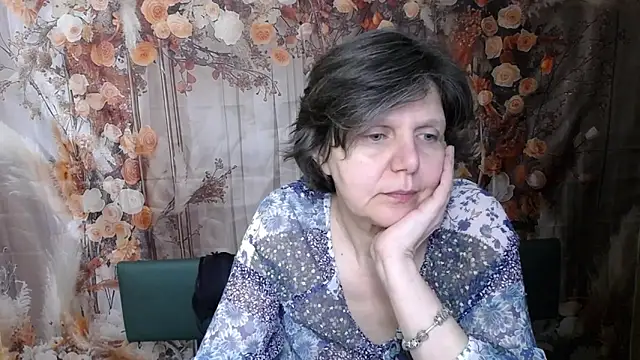 LunaDobra live sex cam