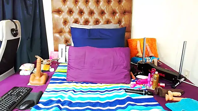 Hotxbums22 live sex cam