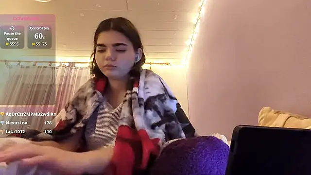 Mona_Slearys's cam snapshot