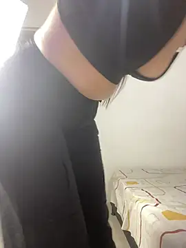 SweetLatiin_'s cam snapshot