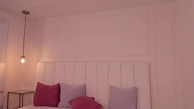 mae_lyra's cam snapshot