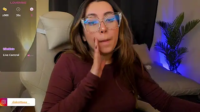 dakottaa_'s cam snapshot