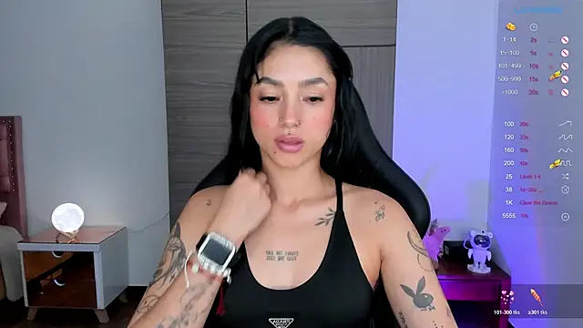 Lizzie_corner_v's cam snapshot