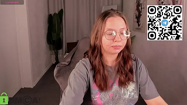 Nuura_Moore's cam snapshot