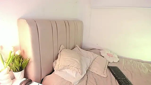 HilaryBlaze's cam snapshot