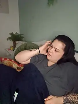 Saucy-Serenity live sex cam