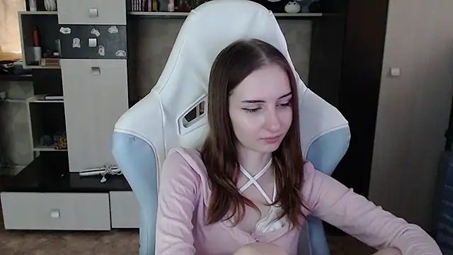 Cutti_Crystal's cam snapshot