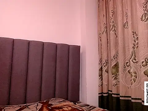 saara_johnson496 live sex cam