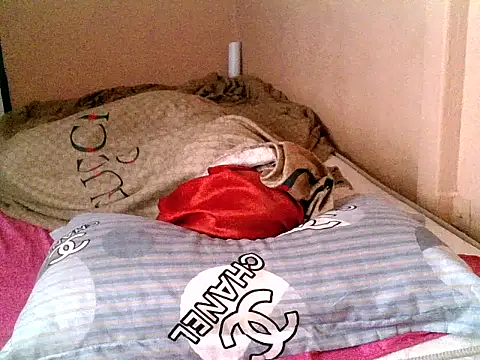 Cutenique's cam snapshot