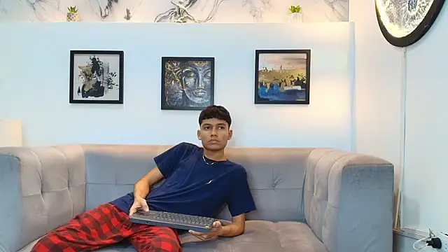 AVENGER_BOYS2026's cam snapshot